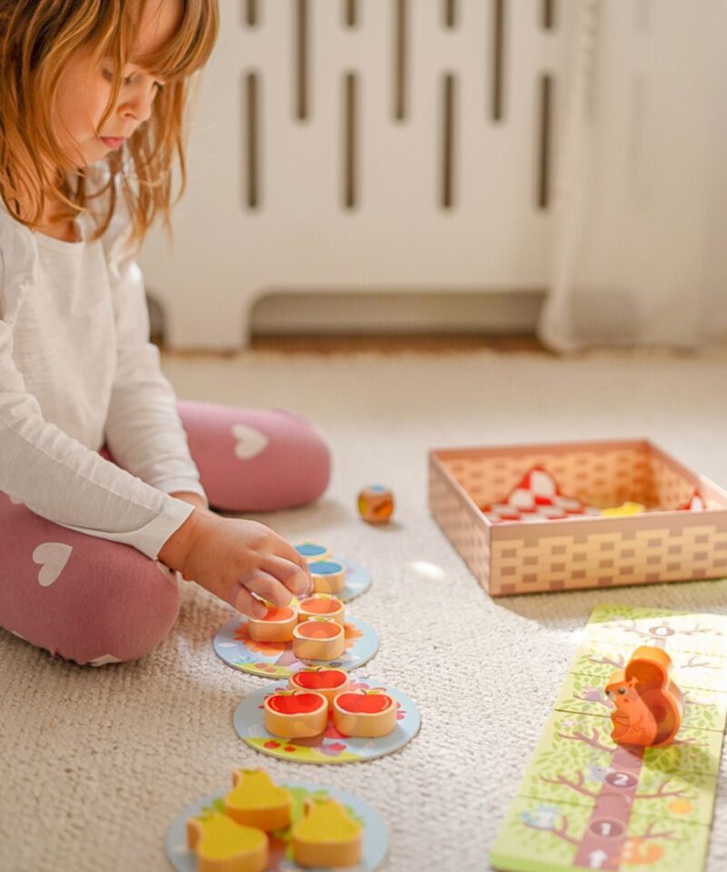 Puidust täring viljaaia mängus