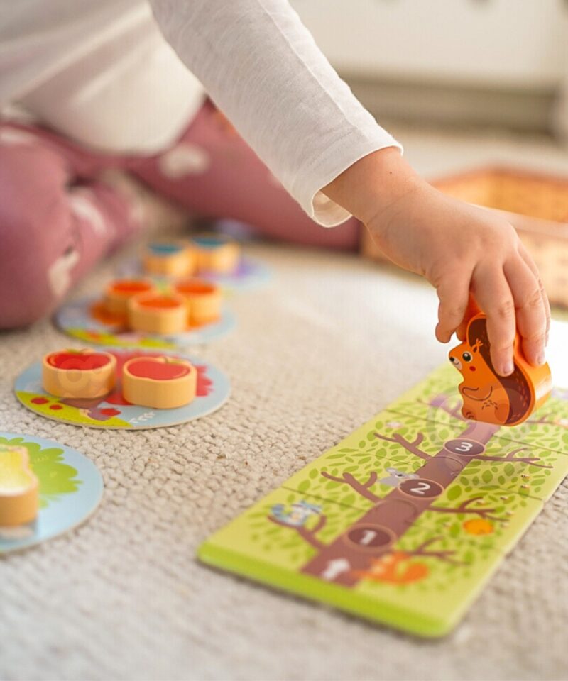 Puidust täring viljaaia mängus