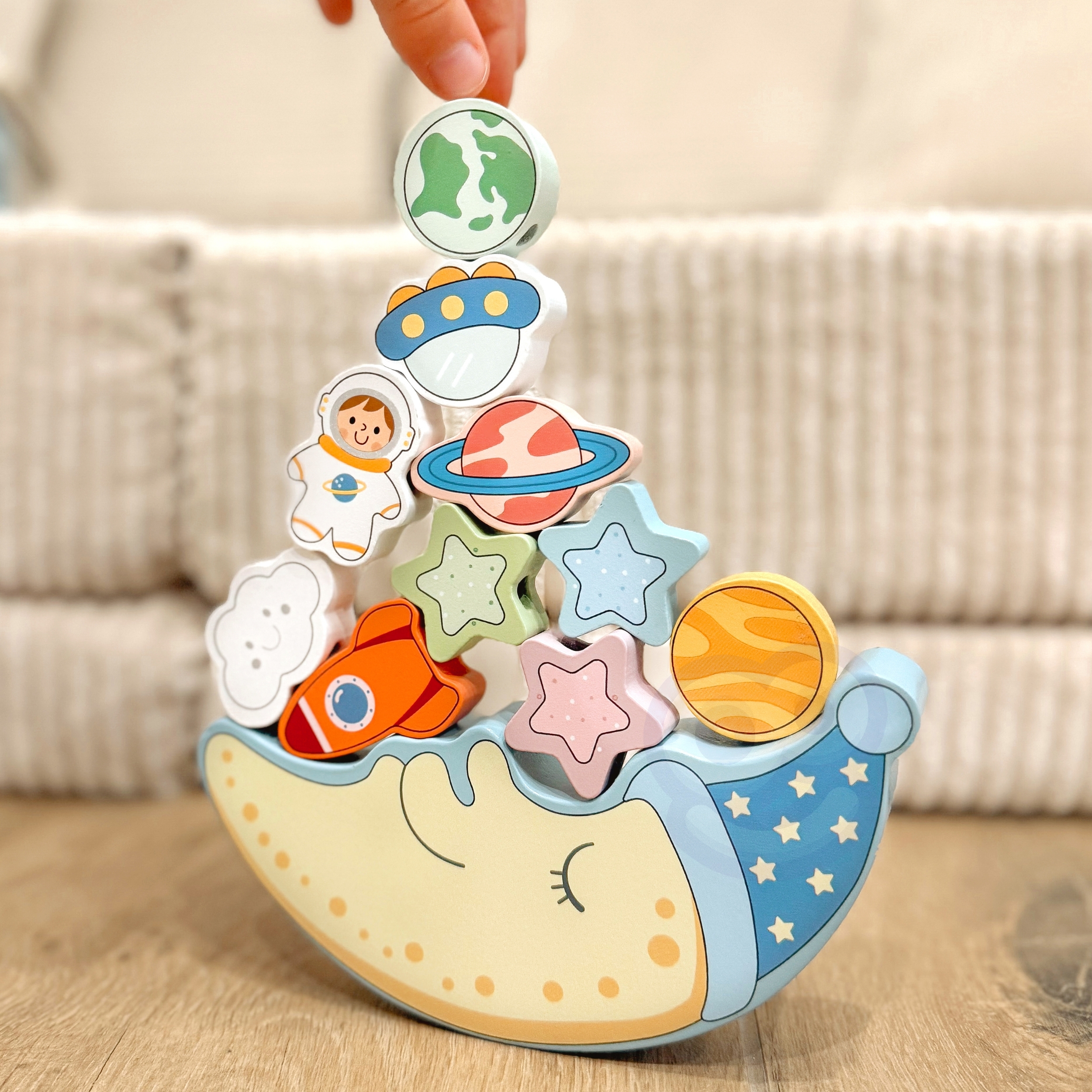 Lapsed mängimas kosmose teemalist mängu