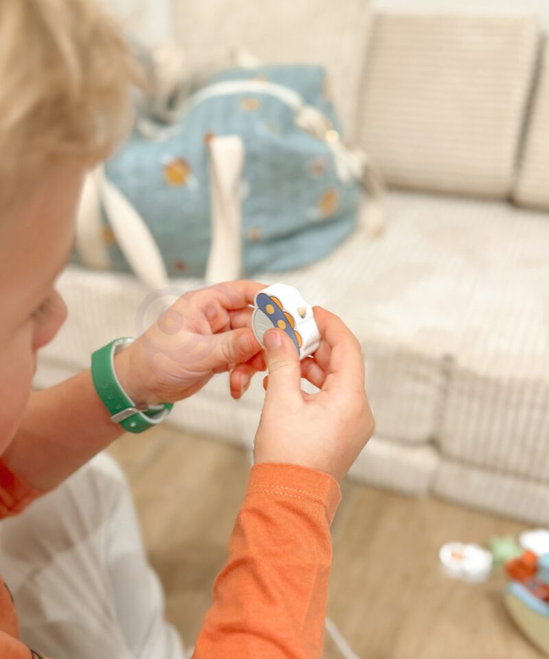 Värvilised klotsid ja kosmoseteemad