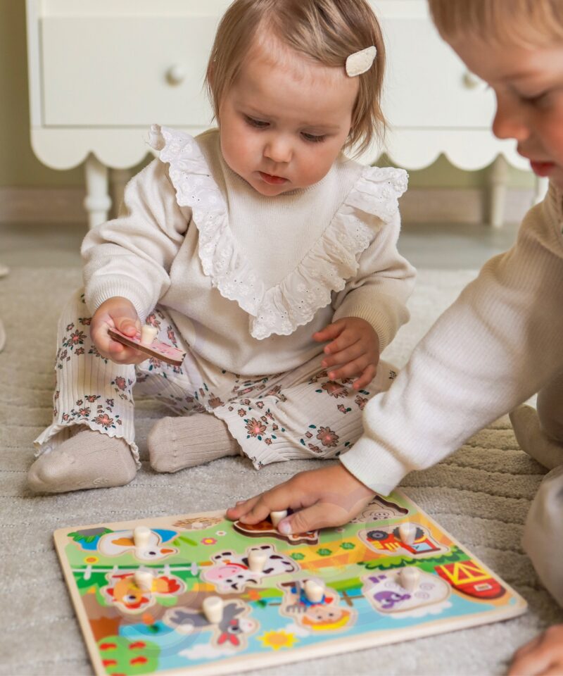 Värvikirev talu pusle väikestele