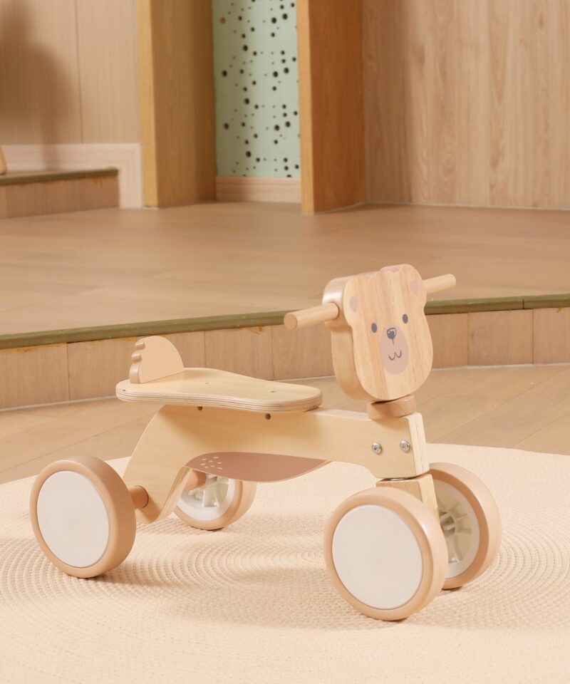 Turvaline kolmerattaline mänguasi