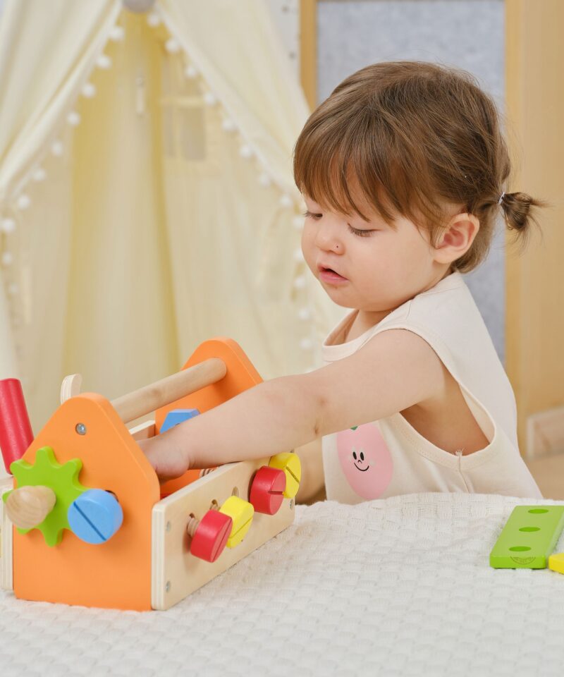 Komplektis haamer ja mutrivõti