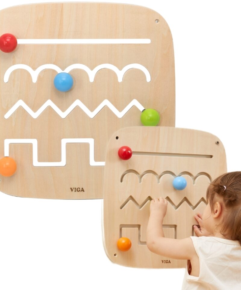 Puidust manipuleerimistahvel lastele seinal