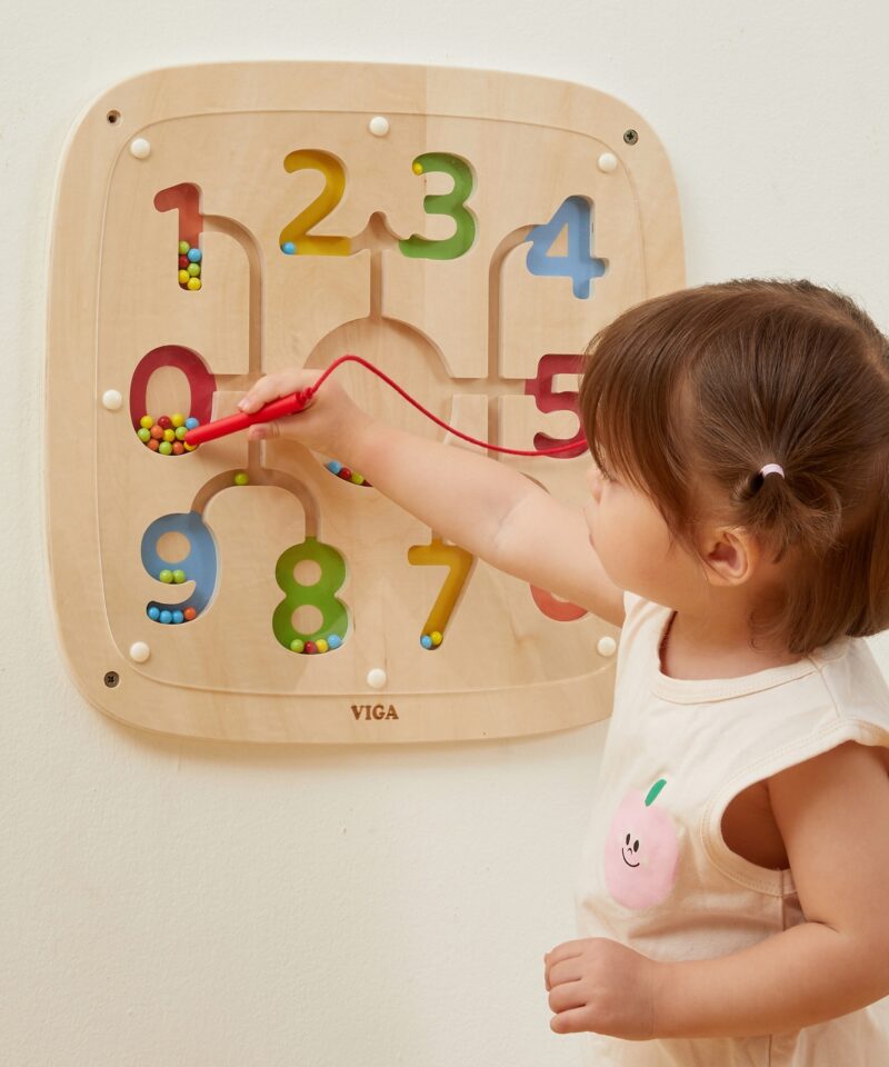 Magnetiline pliiats ja värvilised helmed