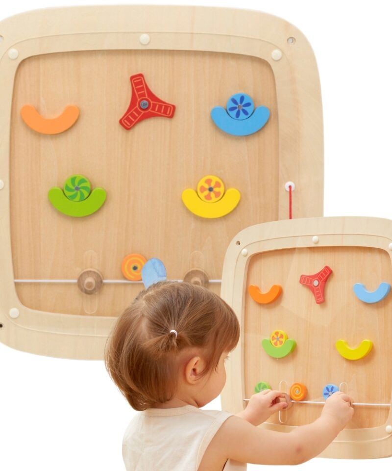 Laste seinapaneel mänguga seinal