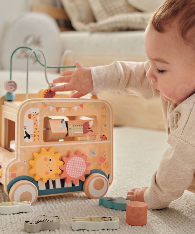 Puidust helmed aktiivsuskuubikul