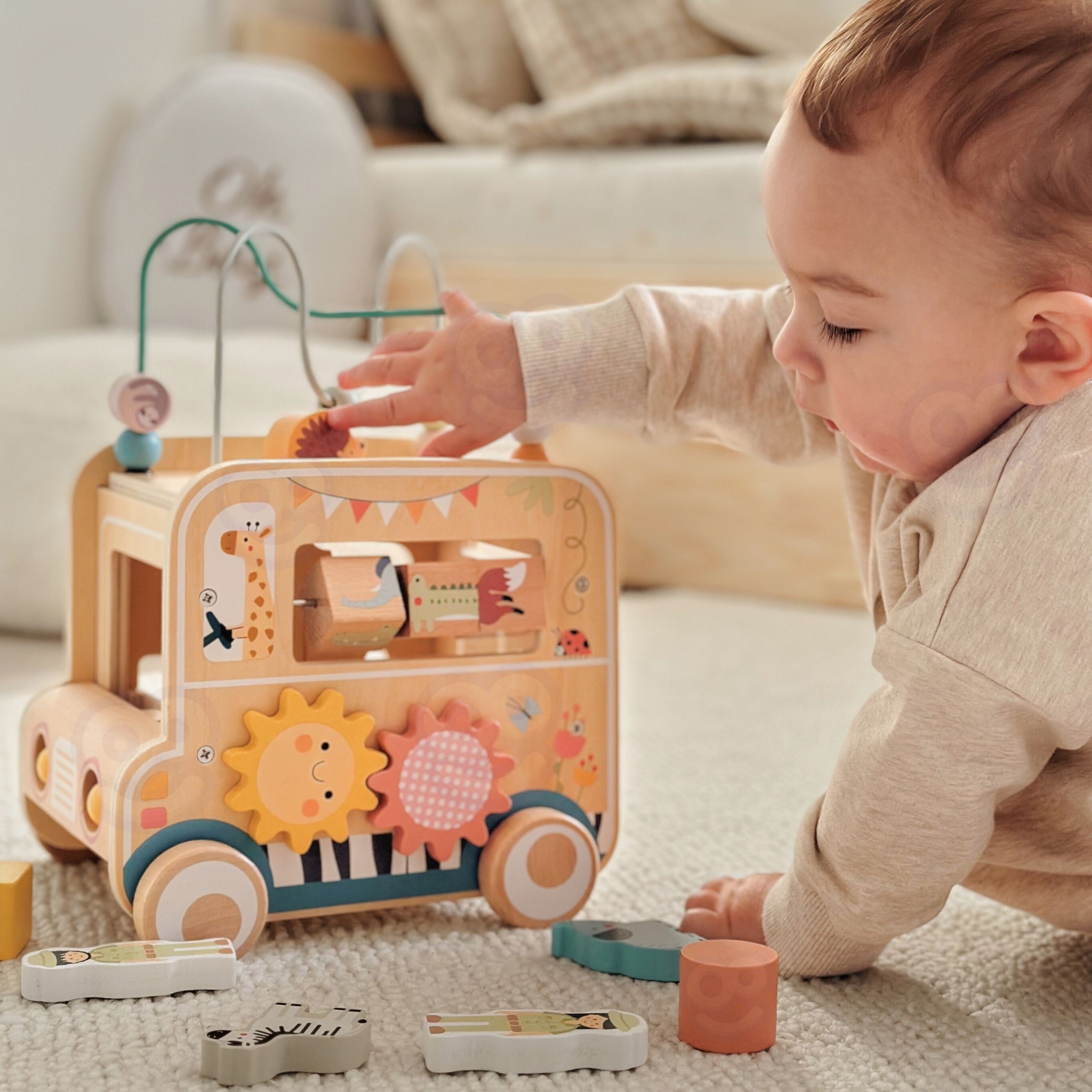 Puidust helmed aktiivsuskuubikul