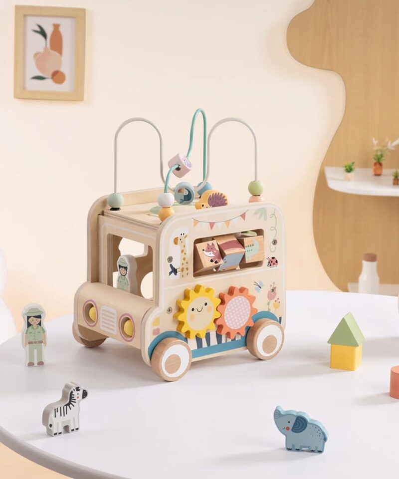 Safari teema puidust aktiivsuskuubikul