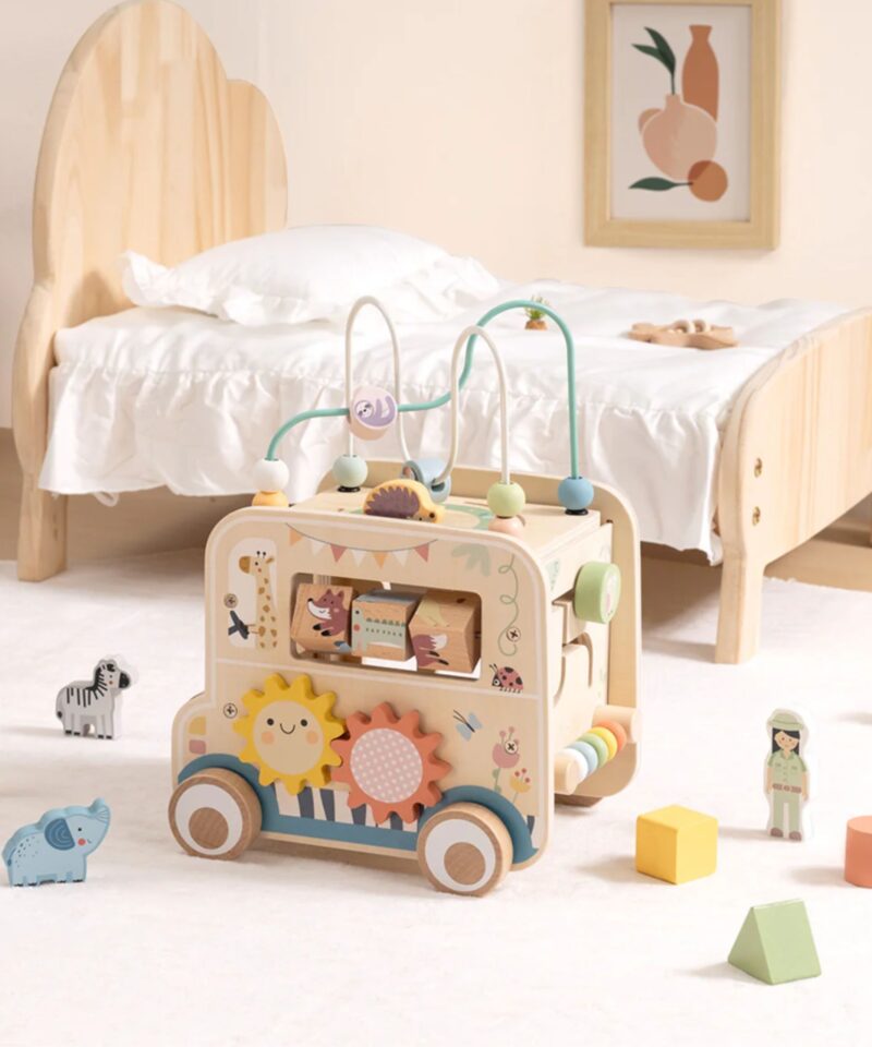 Safari teema puidust aktiivsuskuubikul