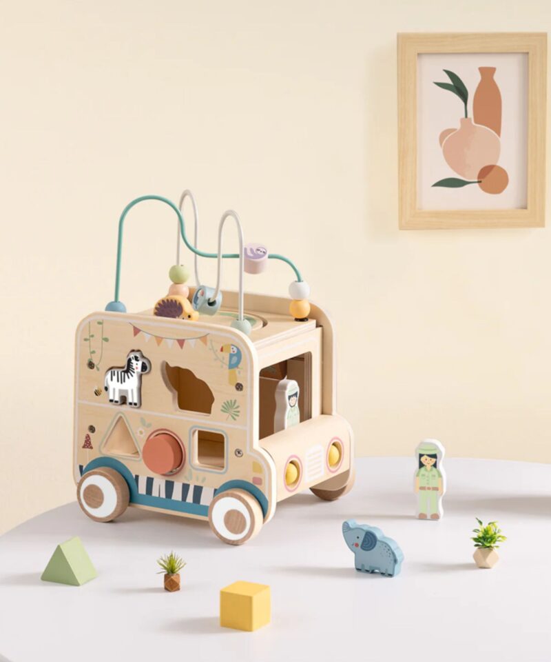 Safari teema puidust aktiivsuskuubikul