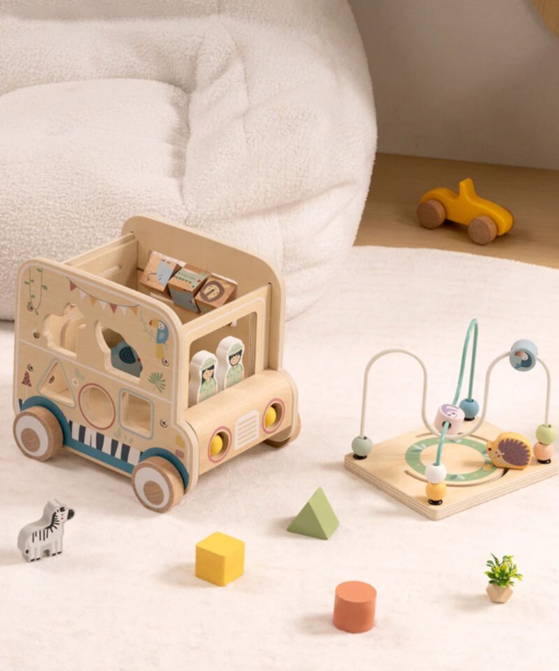 Safari teema puidust aktiivsuskuubikul