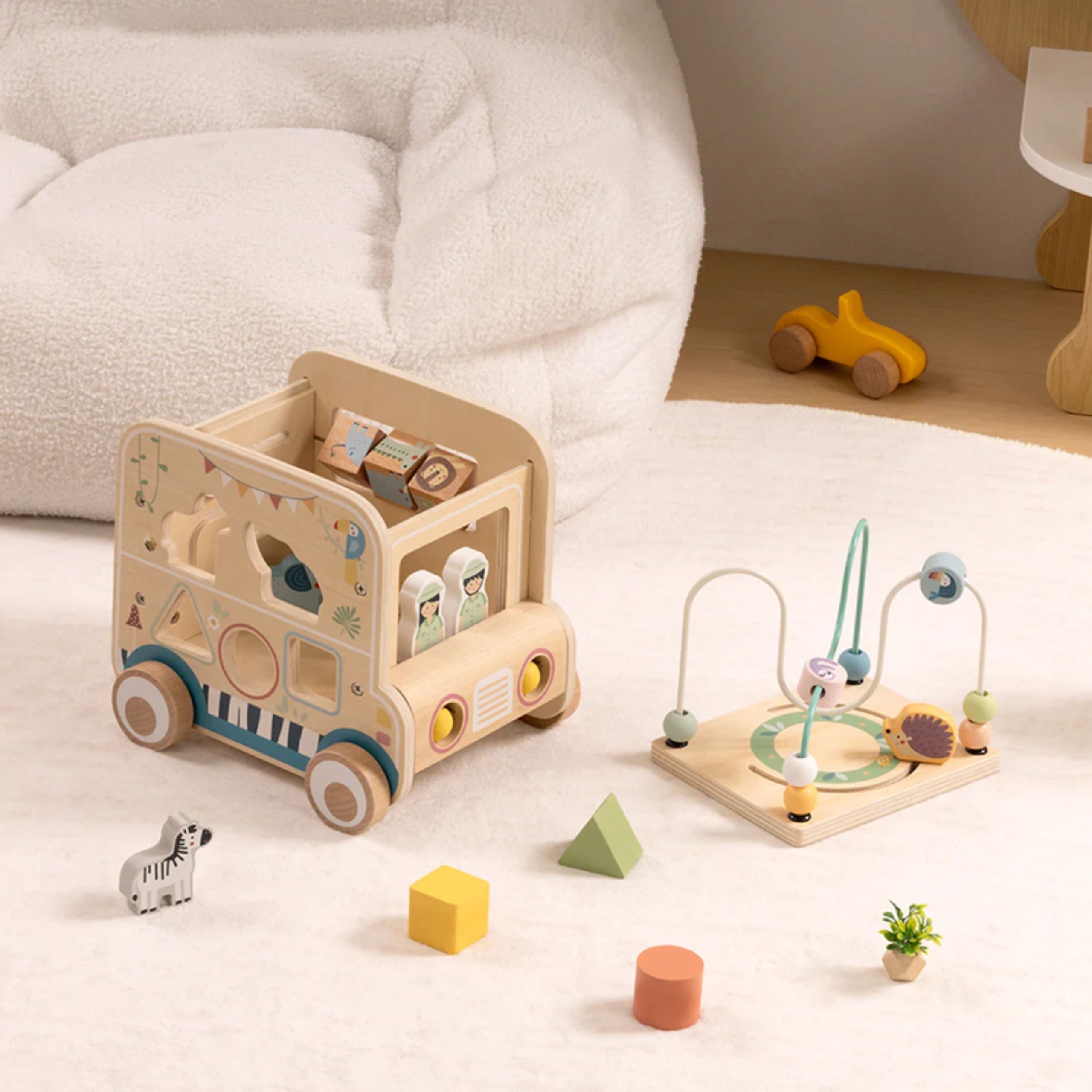 Safari teema puidust aktiivsuskuubikul