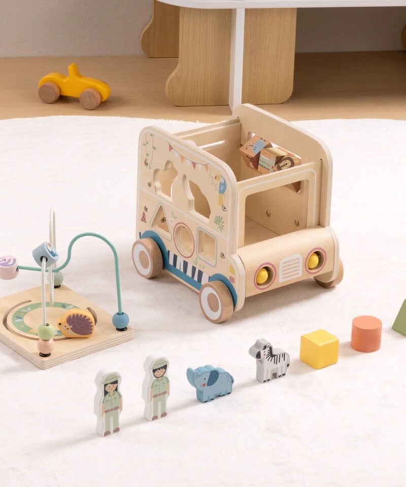 Safari teema puidust aktiivsuskuubikul