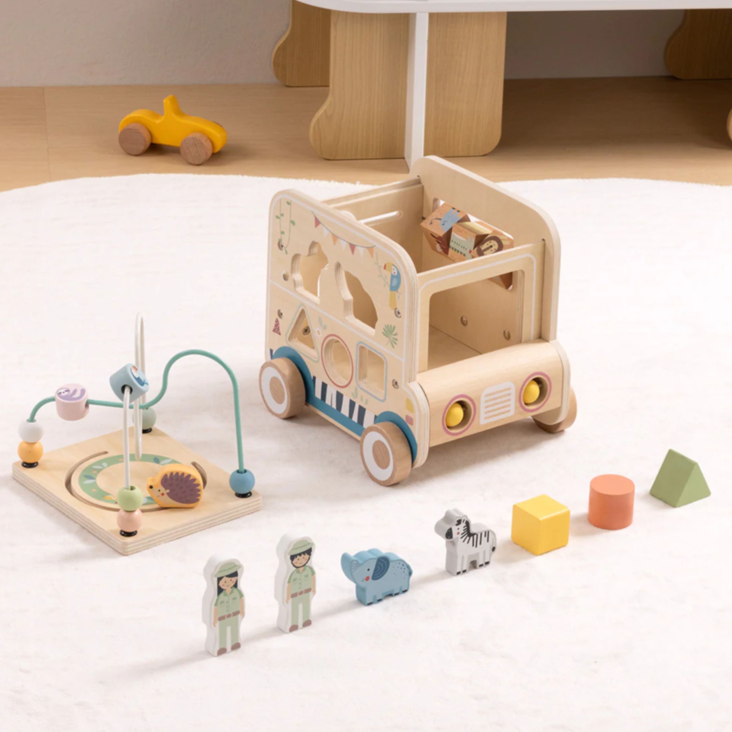 Safari teema puidust aktiivsuskuubikul