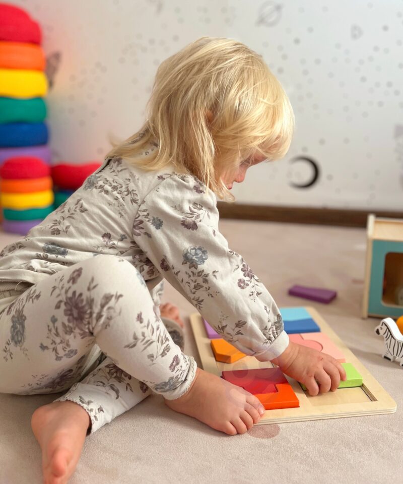 Lastele mõeldud Montessori mängukomplekt