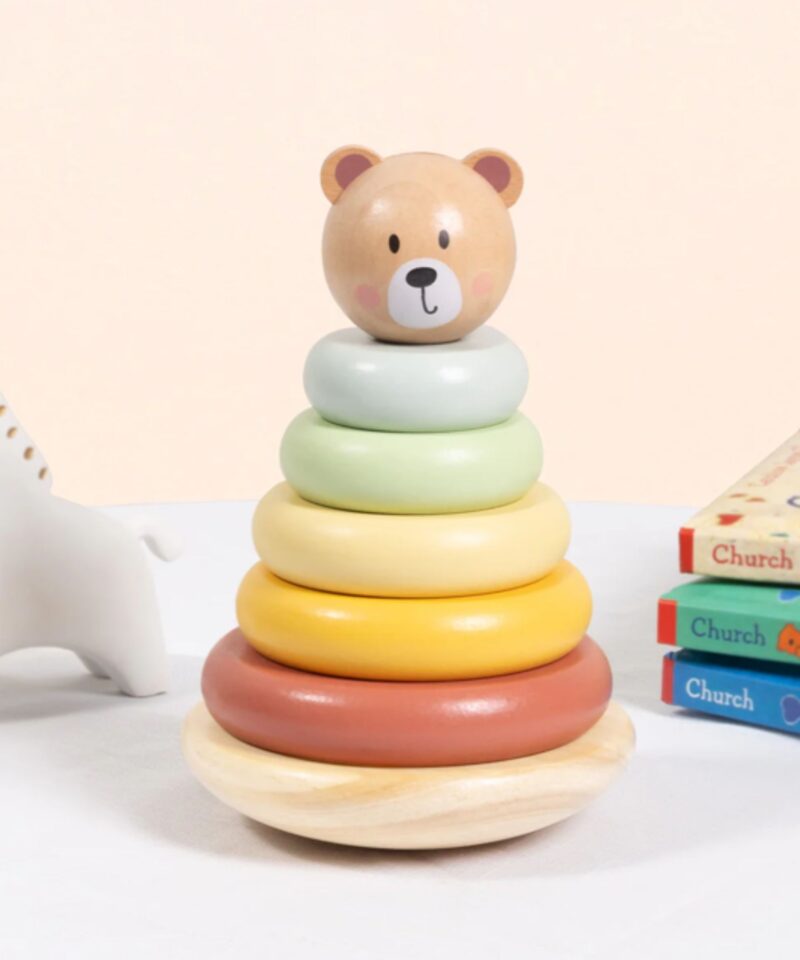 Puidust püramiidimäng koos karupeaga