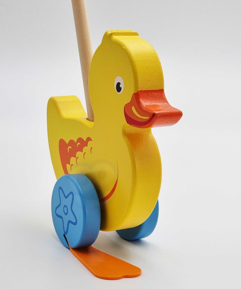 Värviline puidust puksiirpart