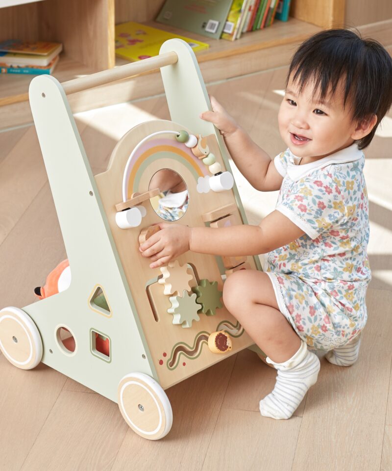 Vikerkaarevärvilised helmed ja peegel