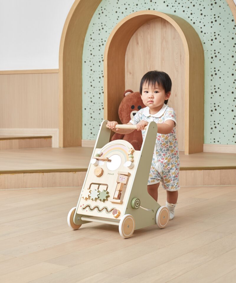 Vikerkaarevärvilised helmed ja peegel