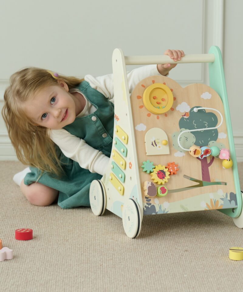 Puidust käimistugi koos ksülofoniga