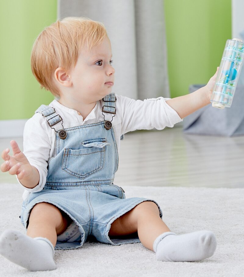 Punane mänguasi noorimatele lastele