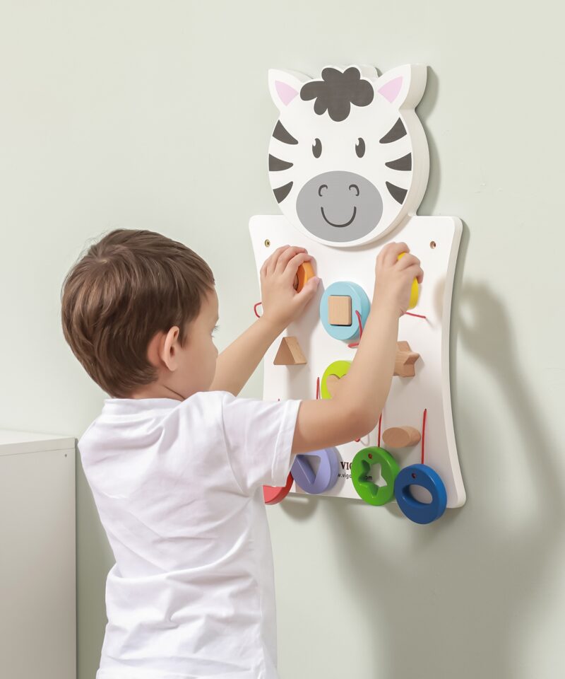 Värviline ja arendav puidust mäng