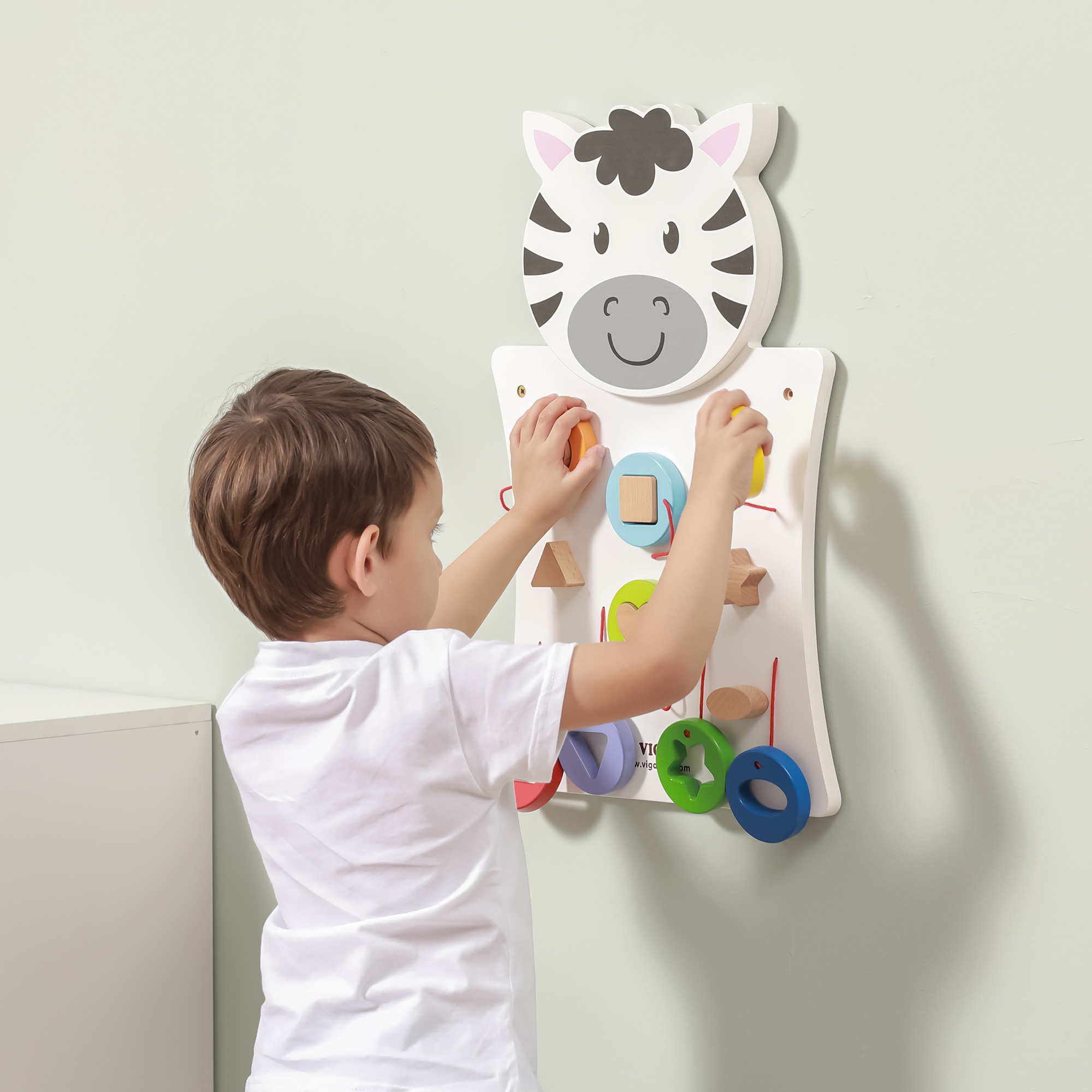 Värviline ja arendav puidust mäng