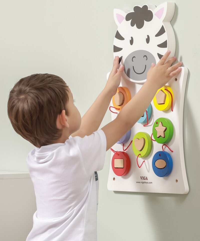 Seinale paigaldatav manipuleerimislaua mäng