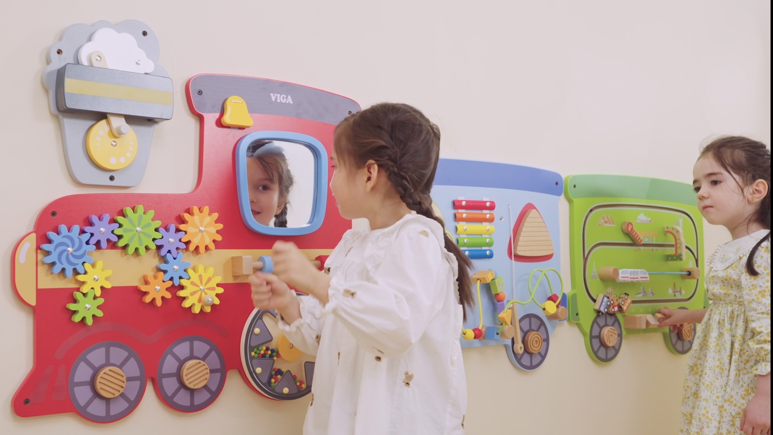 Interaktiivne puidust mängurong lastele