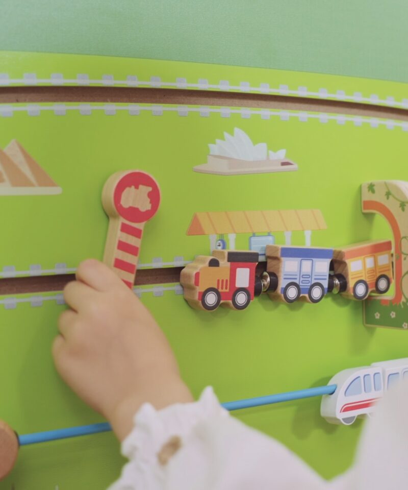 Interaktiivne puidust mängurong lastele