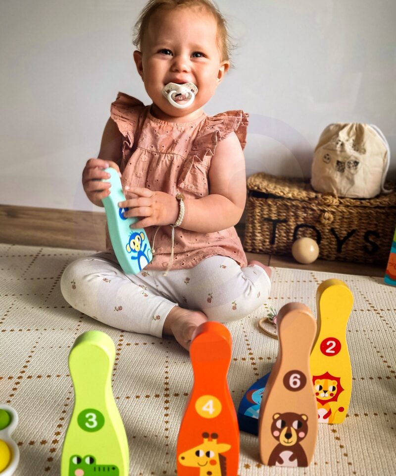 Värvilised puidust keeglid lastele