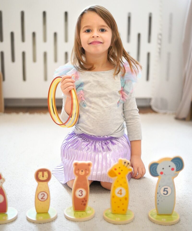 Lapsed mängivad täpsusviskemängu