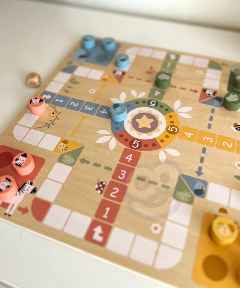 Puidust nupud ja täringud