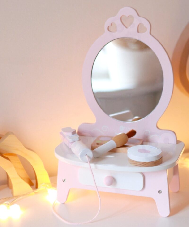 Tualettlaud tüdrukute tuppa