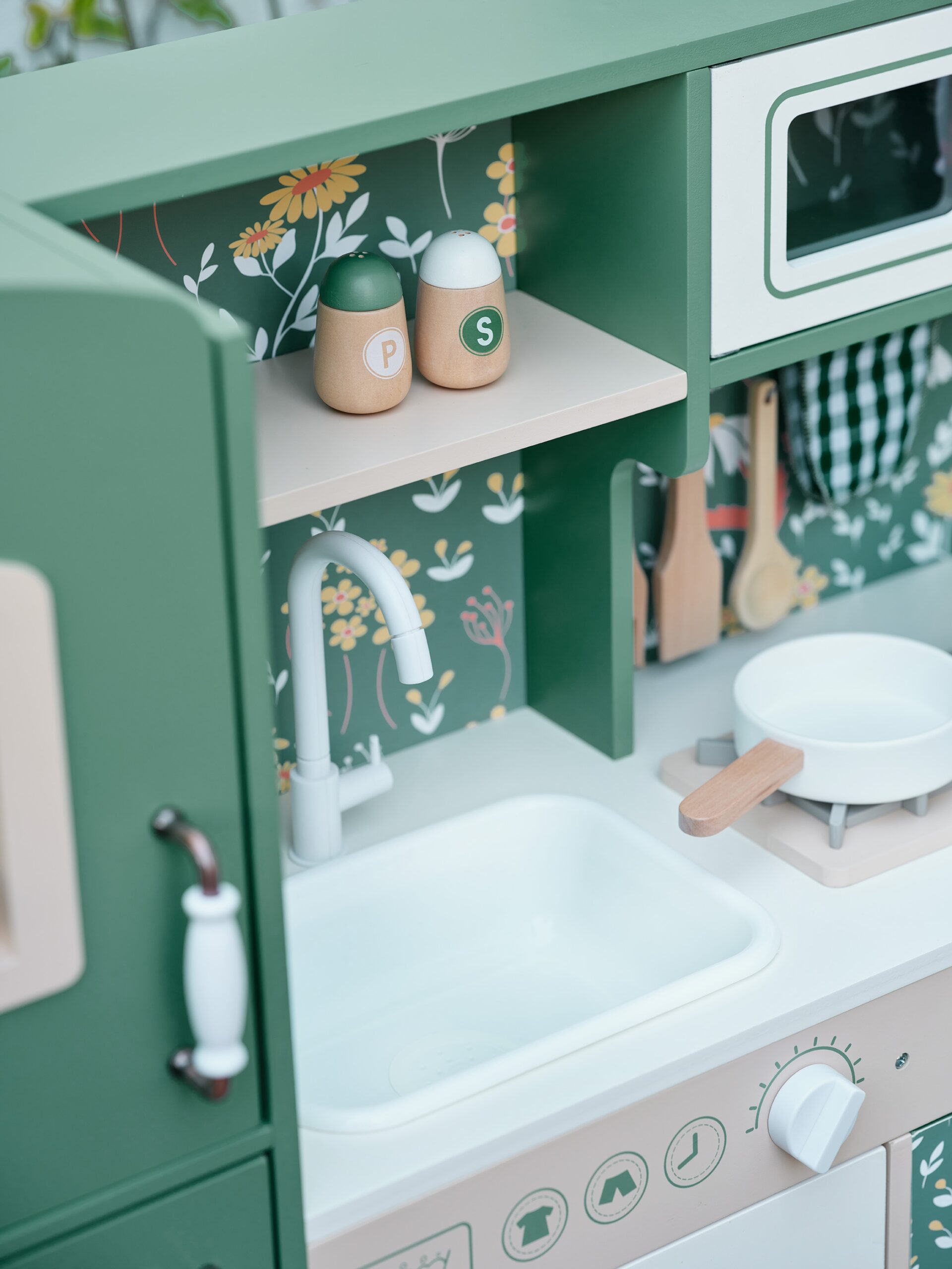 Nostalgiline puidust köögikomplekt