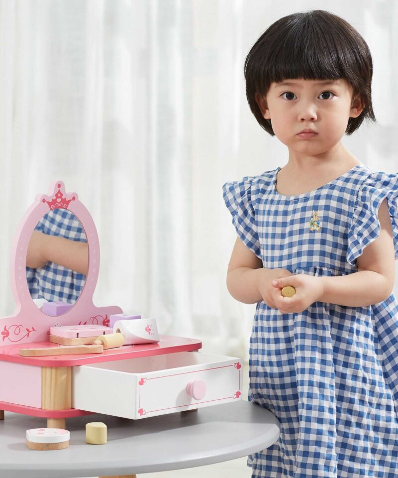 Laste tualettlaud aksessuaaridega