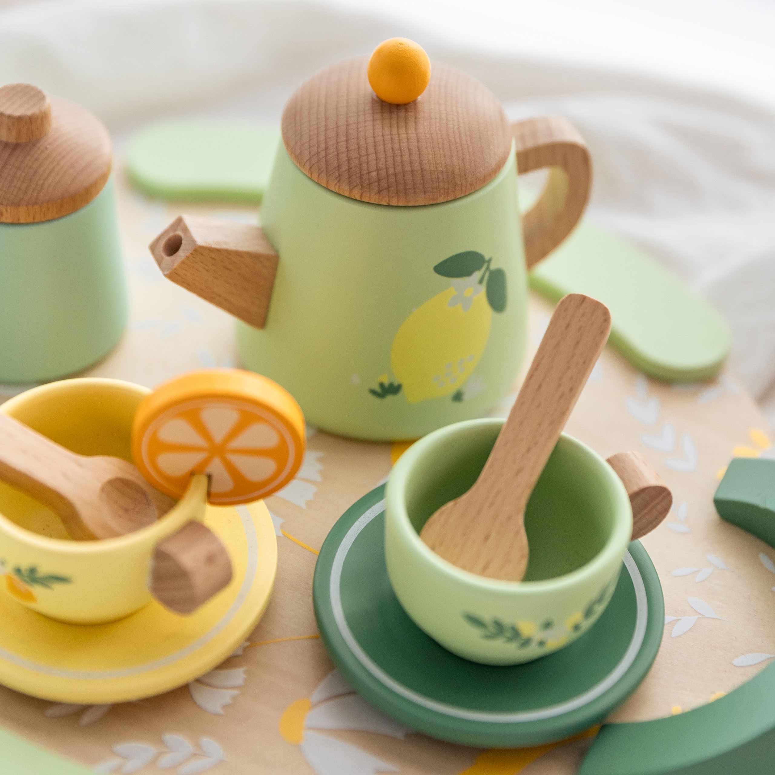 Pastelsetes toonides tee komplekt