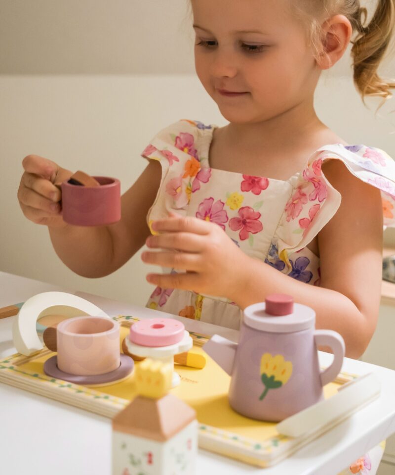 Mängukomplekt koos lusikate ja magustoitudega