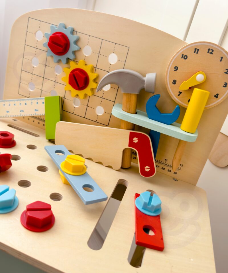 Puidust tööriistad ja tarvikud lastele