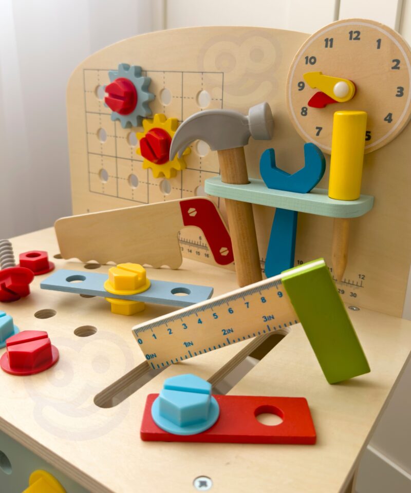 Puidust tööriistad ja tarvikud lastele