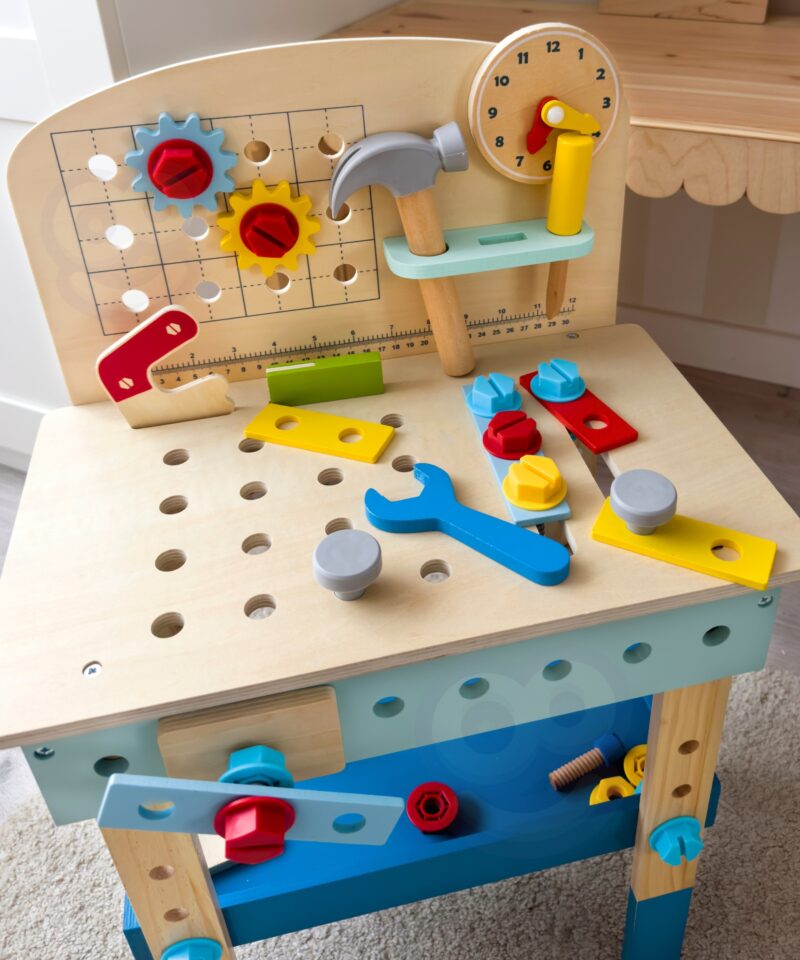 Puidust tööriistad ja tarvikud lastele