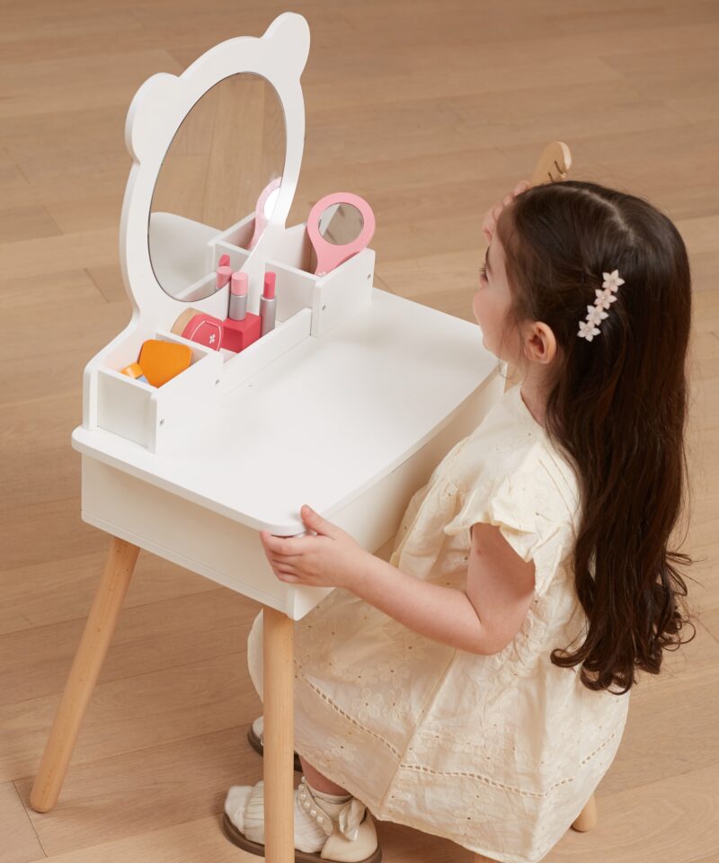 Puidust tualettlaud valge viimistlusega