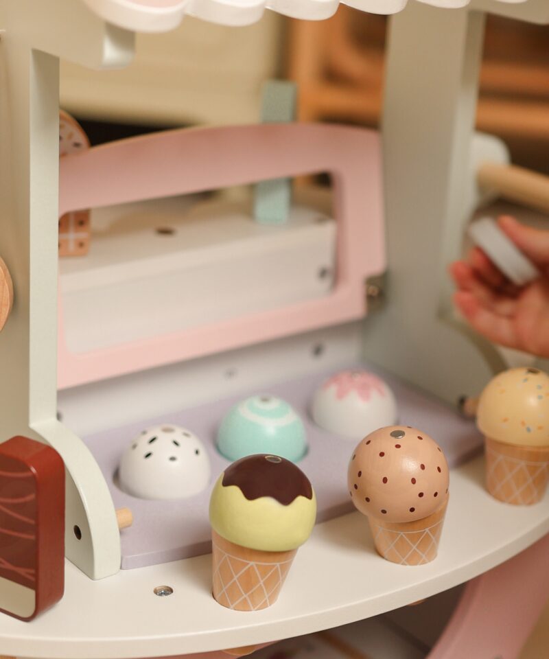 Kergesti puhastatav jäätisekäru lastele