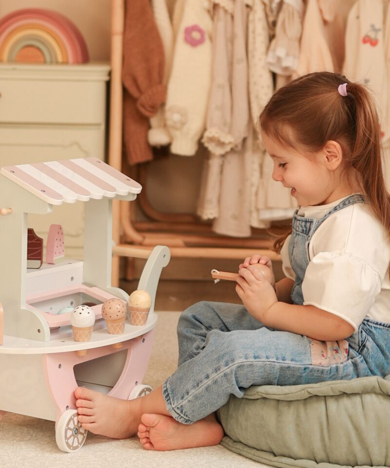 Kergesti puhastatav jäätisekäru lastele