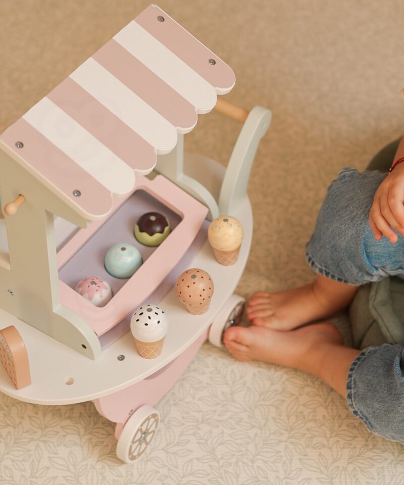 Kergesti puhastatav jäätisekäru lastele