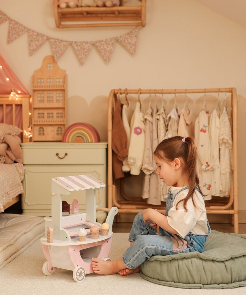 Kergesti puhastatav jäätisekäru lastele