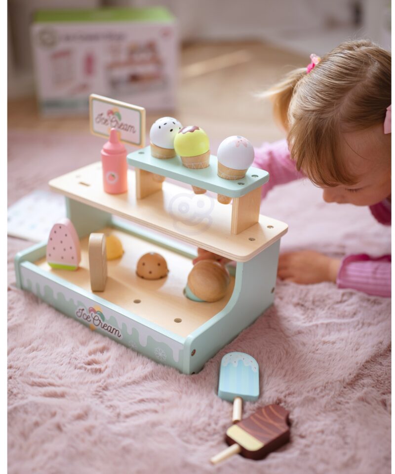 Arendab lapse käelisi oskusi