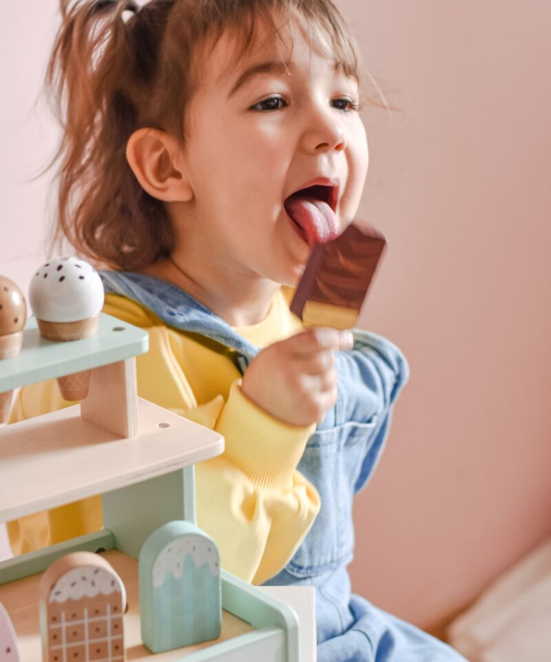 Arendab lapse käelisi oskusi