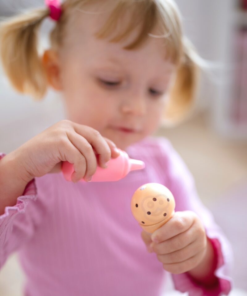 Arendab lapse käelisi oskusi